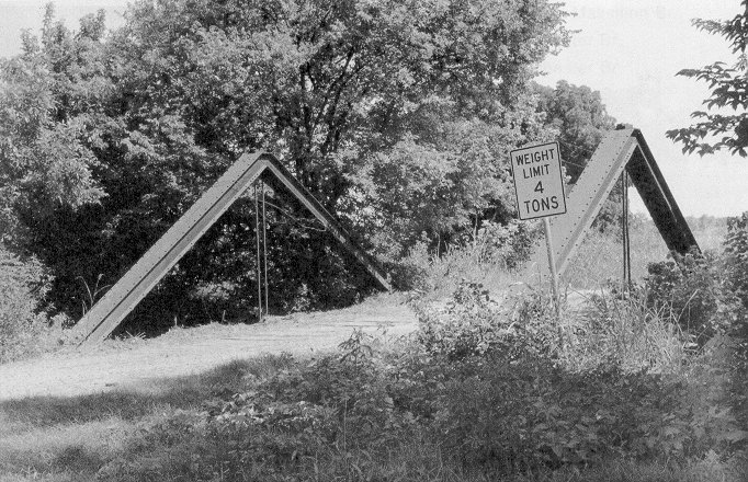 Bridge 41N3350E0870000 in Lincoln County is the state's only king post truss.