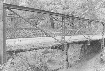 Figure 46.  Bridge 19E0870N3610005 is a truss leg bedstead sold to Creek County in 1914 by the Toledo Massillon Bridge Company.