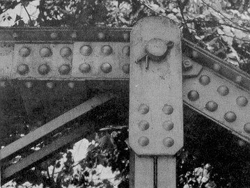 Figure 48.  Detail showing cotter pin on a Hughes County truss.