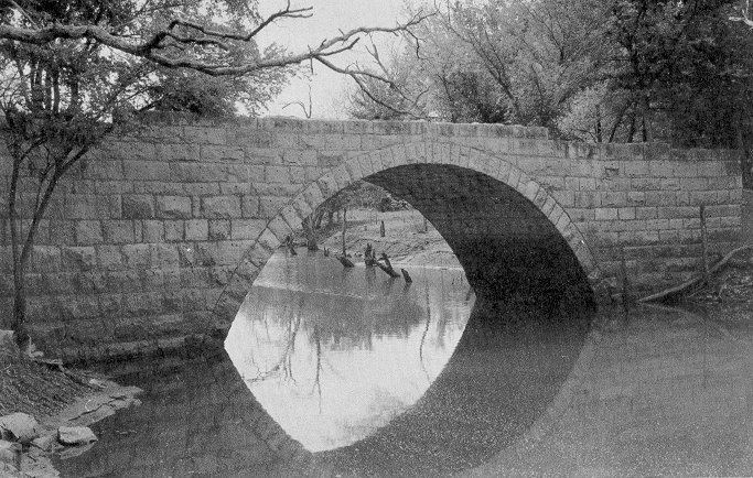 The quality of building material in the stone quarries of Kay County attracted skilled masons.  That workmanship is evident in Bridge 36N3390E0090002 which is located east of Newkirk.